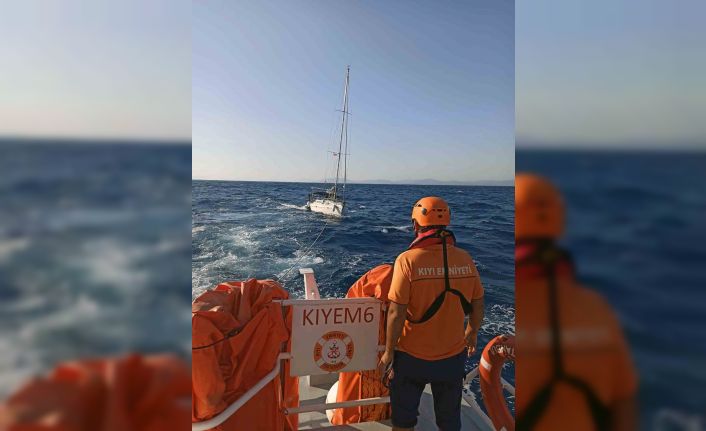 Datça açıklarında arızalanan yelkenli tekne kurtarıldı