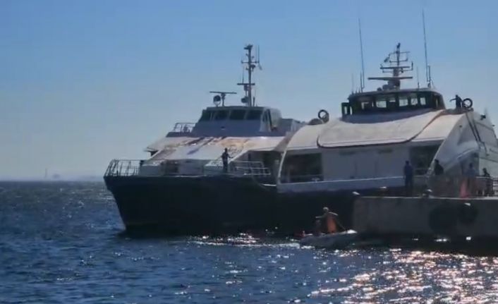 Deniz otobüsü Avşa Adası açıklarında kayalıklara çarptı: Yolcular tahliye edildi