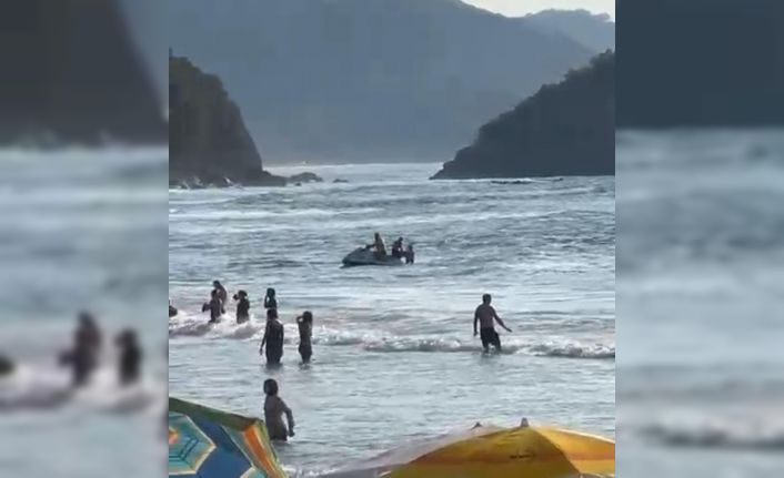 Denize giren vatandaş boğulmaktan son anda kurtarıldı