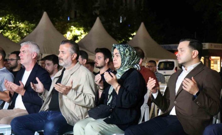 Deprem saati 03.02’de Sakarya’da eller semaya açıldı