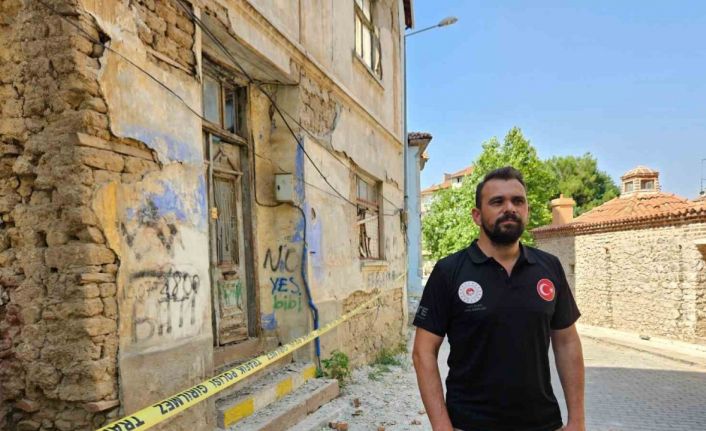 Depremde hasar gören Sındırgı’da bilimsel çalışmalar sürüyor