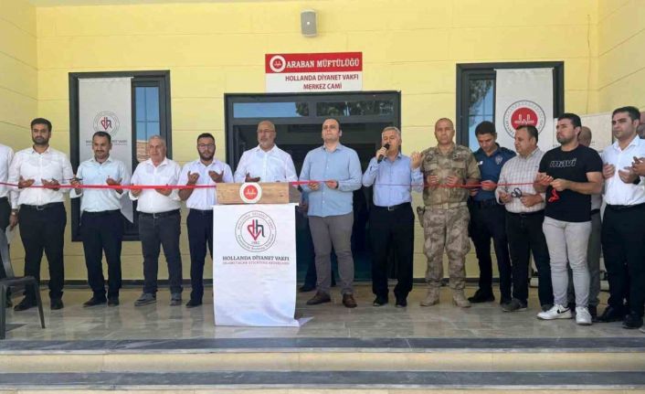 Depremde yıkılan Araban Merkez Camii, yeniden inşa edilerek ibadete açıldı