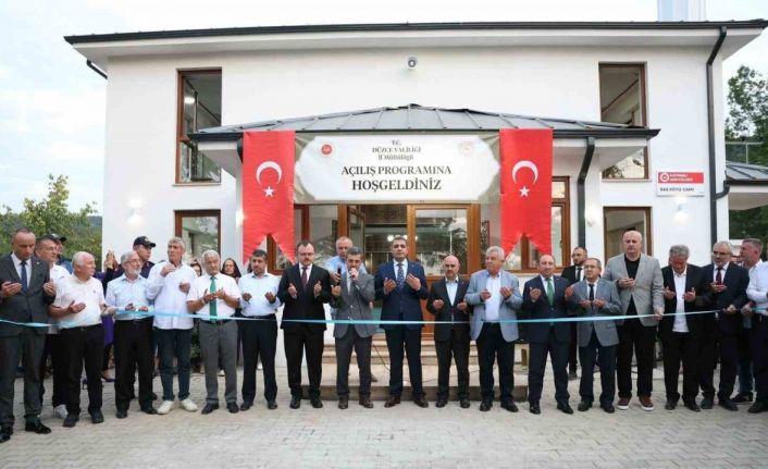 Depremde yıkılan caminin yerine yenisi yapıldı