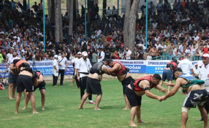 Depremin yaralarının sarıldığı Hatay’da aba güreşi heyecanı yaşandı