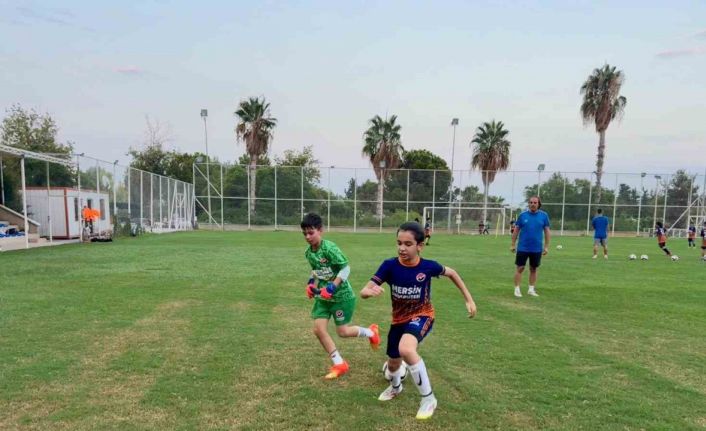 Depremzede Osman, futbol sayesinde yeniden hayata tutundu