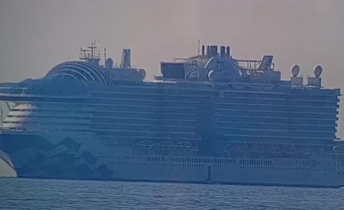 Dev yolcu gemisinden düşen Kenyalı aranıyor