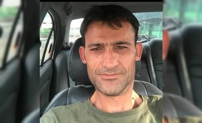 Devrilen iş makinesinin altında kalan işçi hayatını kaybetti