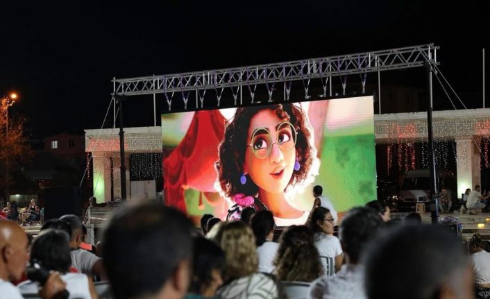Didim’de açık hava sinema keyfi