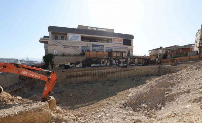 Dilovası Kent Meydanı’nda çalışmalar sürüyor