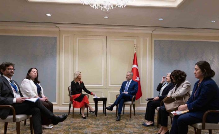 Dışişleri Bakanı Fidan, İrlanda-Türkiye Dostluk Grubu üyeleri ile görüştü