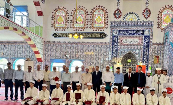 Diyarbakır’da 12 öğrenci hafızlık icazet belgelerini aldı