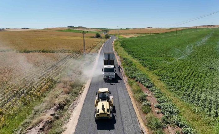 Diyarbakır’ın Çınar ve Bismil ilçesini birbirine bağlayan yol asfaltlanıyor