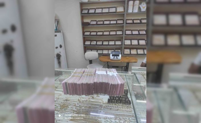 Dolandırıcılara 380 bin TL gönderecekken polis engelledi