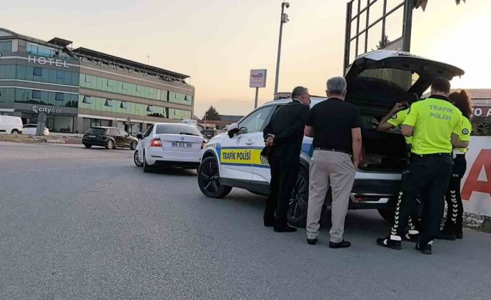 Düğün konvoyunda havaya ateş eden çakarlı aracın sürücüsüne ceza