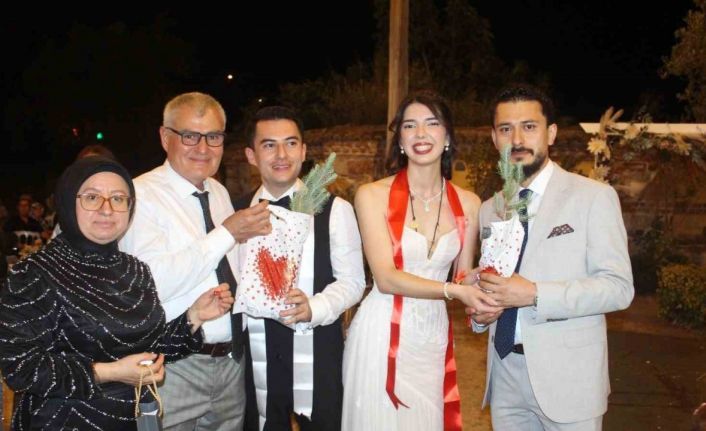 Düğüne gelen her davetliye bir fidan hediye edildi