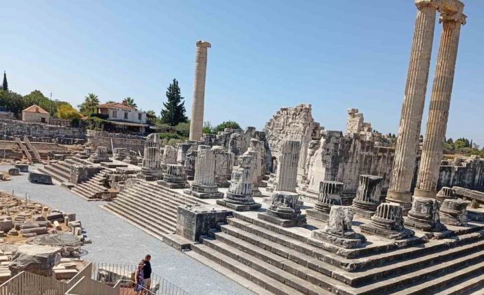Dünyanın ilk kehanet merkezi Apollon Tapınağı, ziyarete açıldı