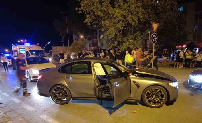 Edirne’de iki otomobil çarpıştı: 3 yaralı