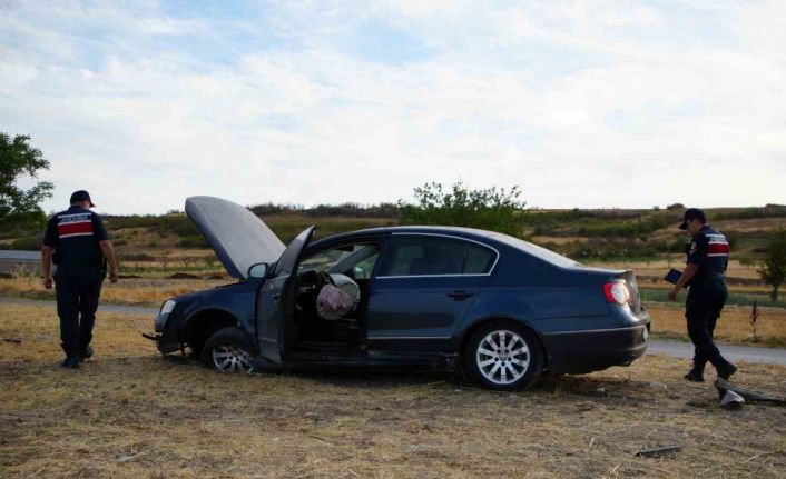 Edirne’de yoldan çıkan otomobil refüje çıktı: 5 yaralı