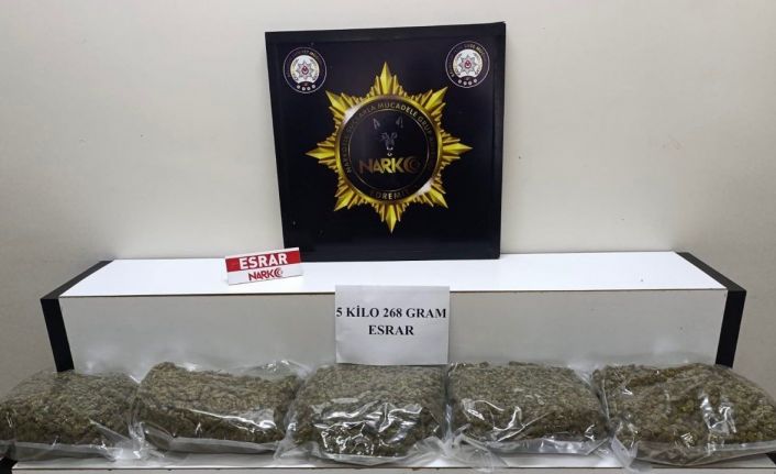 Edremit’te 5 kilogram esrar ele geçirildi