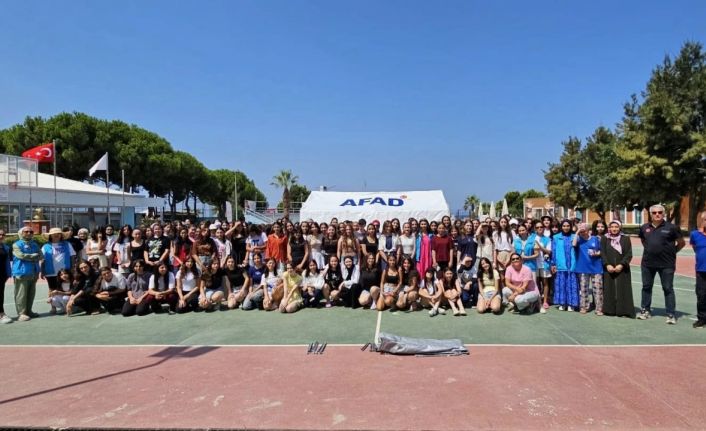 Efeler Gençlik Kampı’nda öğrencilere afet farkındalık eğitimi