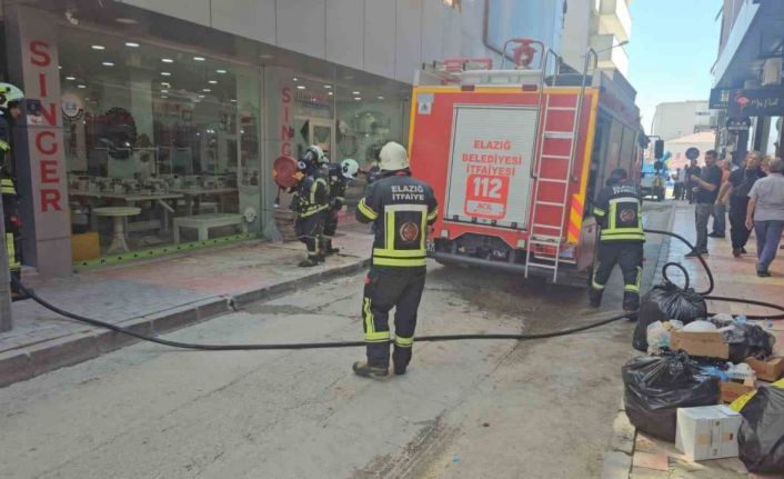 Elazığ’da apartman dairesinde korkutan yangın