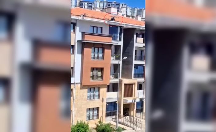 Elazığ’da çatıda tehlikeli çalışma