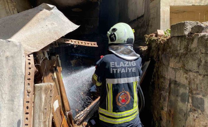 Elazığ’da havalandırma boşluğunda çıkan yangın paniğe neden oldu