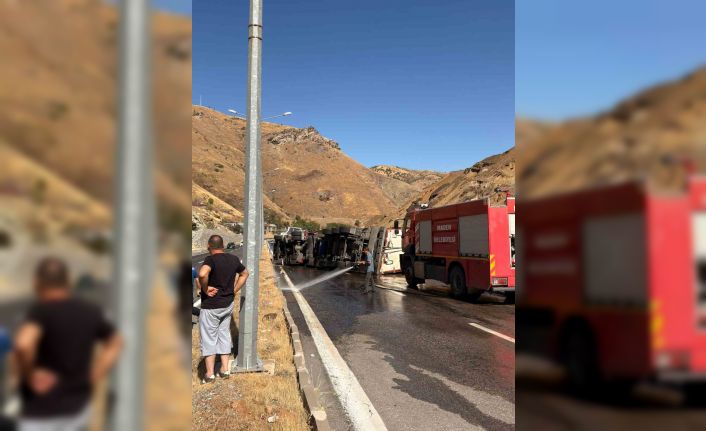 Elazığ’da tır devirdi: 1 yaralı