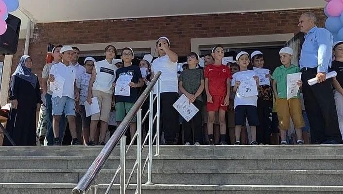 Elazığ’da yaz Kur’an kursunda karne heyecanı yaşandı