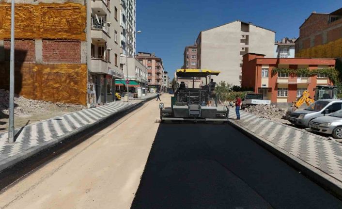Elazığ’da yol yenileme çalışmaları devam ediyor
