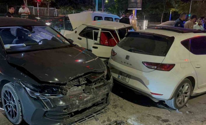 Elazığ’da zincirleme trafik kazası: 4 yaralı