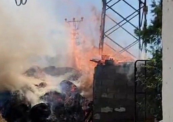 Elektrik kabloları odunlukta yangına neden oldu