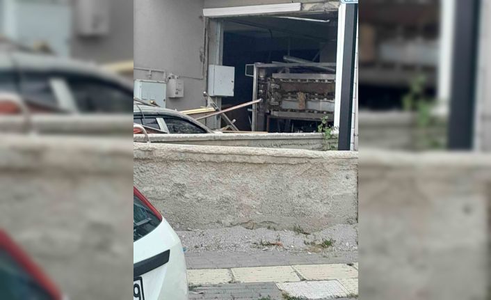 Elmadağ’da ekmek fırınında patlayan buhar makinası maddi hasara neden oldu