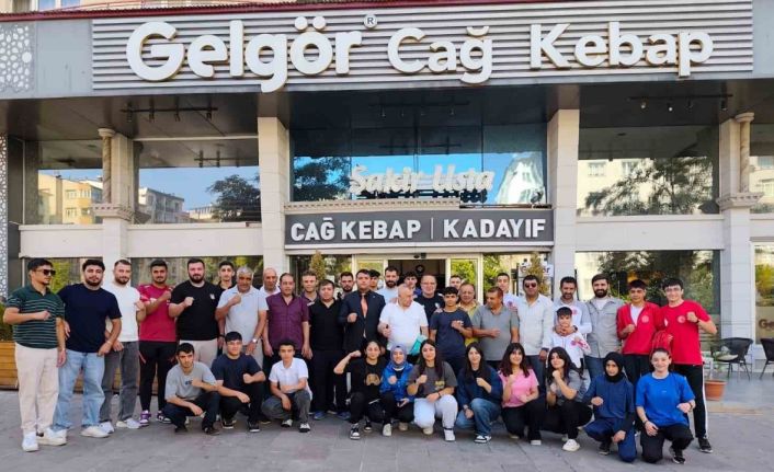 Elmalı, Erzurumlu boksörlerle yemekte bir araya geldi