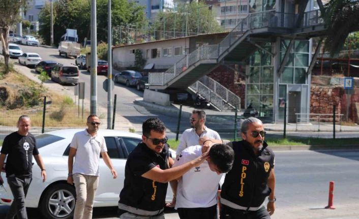 Emlakçıyı arayıp kiraladığı evde cinayet işlediğini söyleyen zanlı tutuklandı