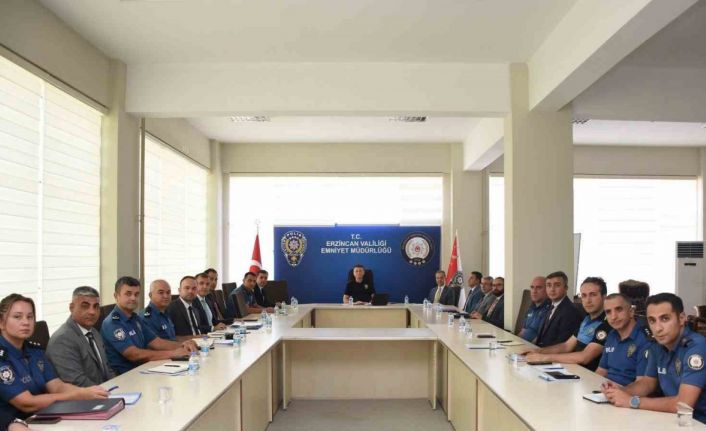 Emniyet Müdürü Baybaba, birim amirleriyle toplantı yaptı