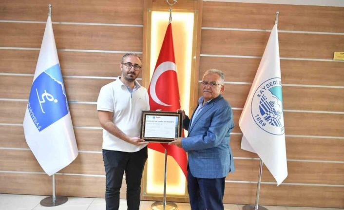 Erciyes’in Türk Dünyası üyeliği, Başkan Büyükkılıç’a takdim edildi