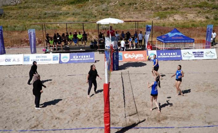 Erciyes’te plaj voleybol turnuvası tamamlandı