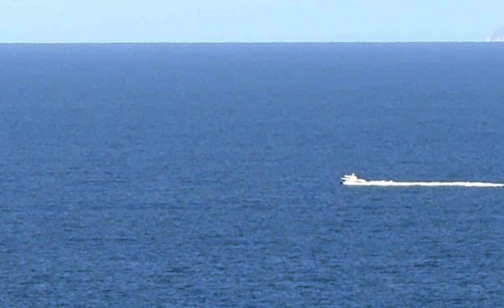 Erdek açıklarında sahil güvenlik ve deniz kuvvetleri seferber oldu