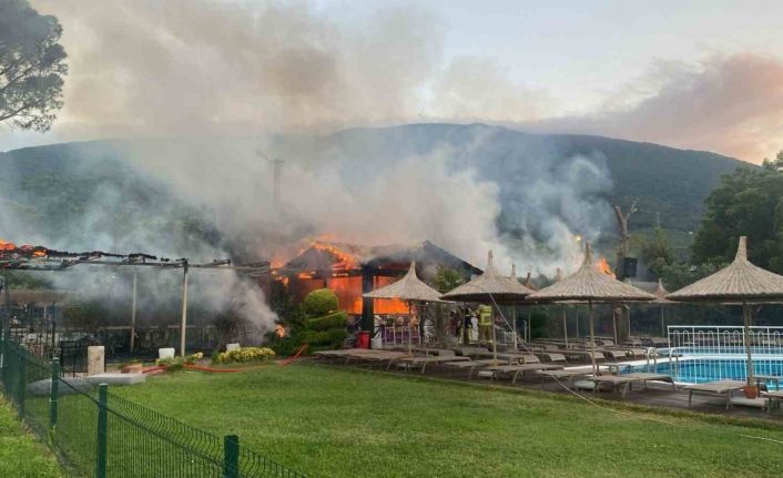 Erdek’te otelde yangın