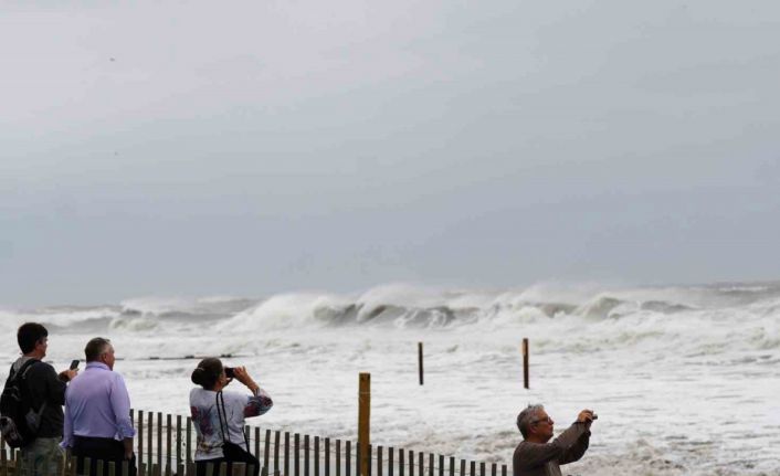 Erin Kasırgası ABD’nin doğu kıyılarını vurmaya başladı