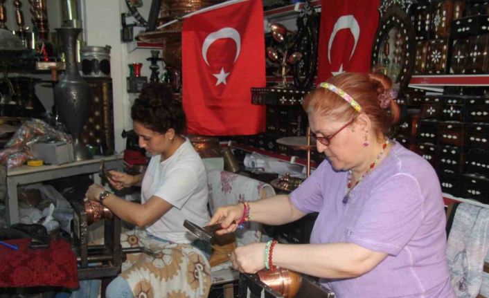 Erkek işi diyenlere inat bakır işleme ustası oldular