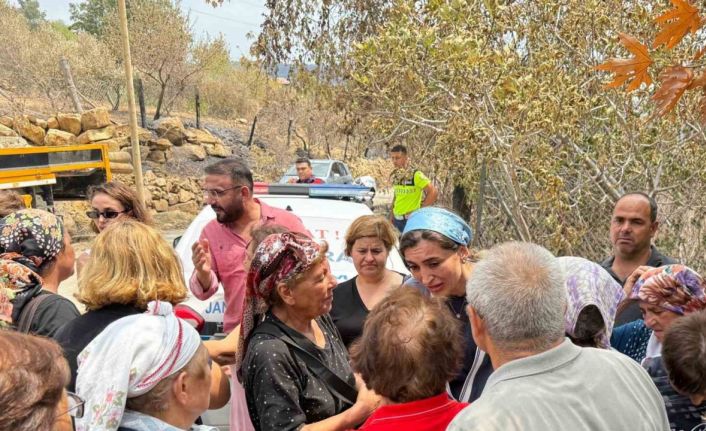 Ersin, yangında evleri zarar görenlerle bir araya geldi