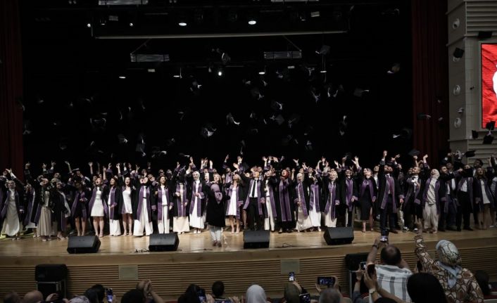 ERÜ Diş Hekimliği Fakültesi 16. dönem mezunlarını verdi