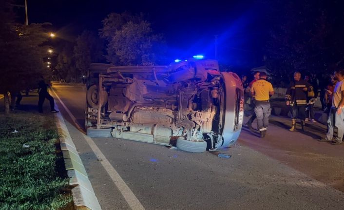Erzincan’da alkollü sürücünün kullandığı araç takla attı