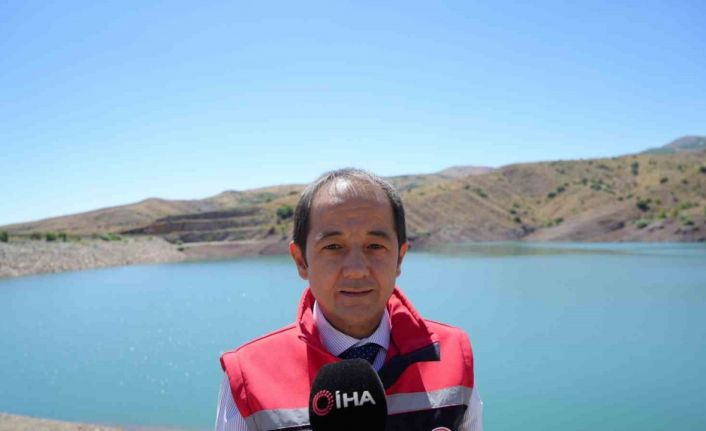 Erzincan’da Göyne Barajına 200 bin yavru sazan balığı bırakıldı