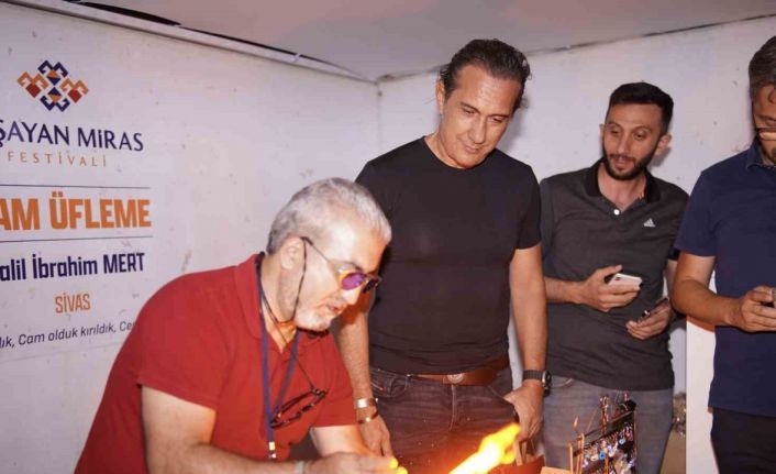 Erzincan’da sahne alan Kıraç, konser öncesi Somut Olmayan Kültürel Miras Taşıyıcılarıyla buluştu