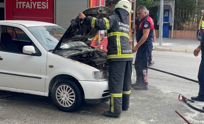 Erzincan’da seyir halindeki araç yandı