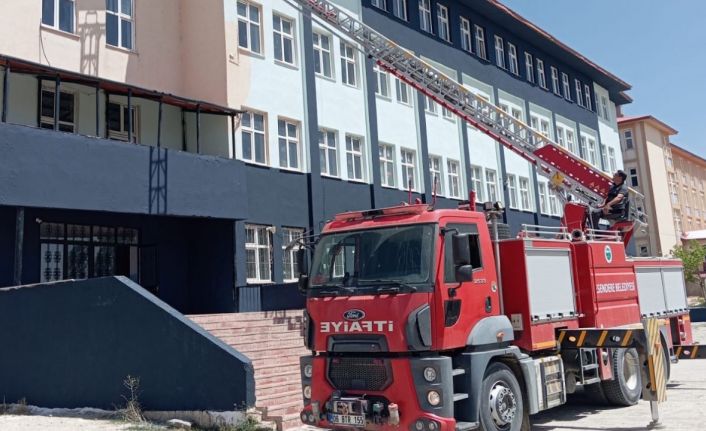 Esendere Belediyesi’nden eğitime anlamlı destek: Ortaokulun boya ihtiyacı karşılandı