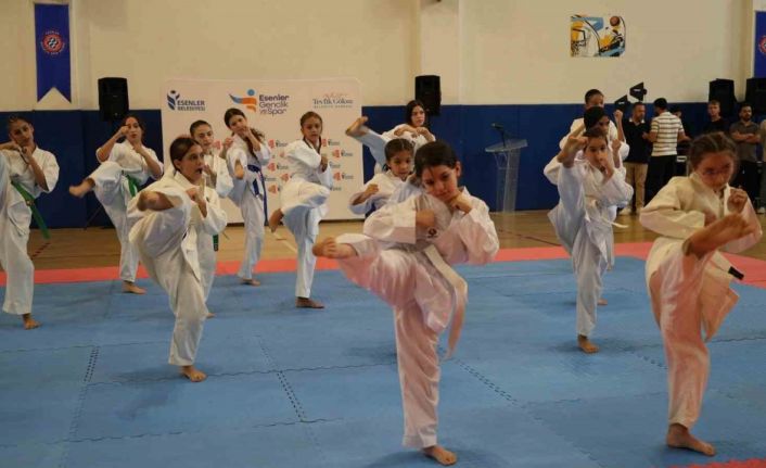 Esenlerde Yaz okulu öğrencilerine kapanış töreni düzenlendi